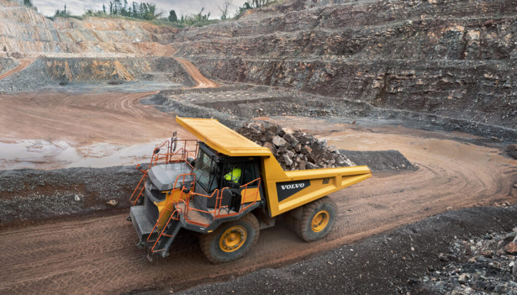 R60 Volvo Rigid Hauler - dump truck news